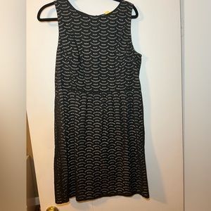 Ann Taylor Loft Black and Nude scalloped dress